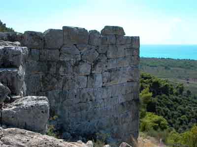 Άποψη των διασωζώμενων οχυρώσεων στην Αρχαία Σαμία